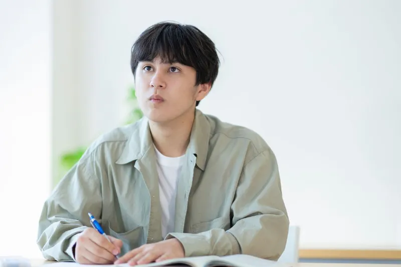 高校生はいつから塾に行くべき？学年別に解説