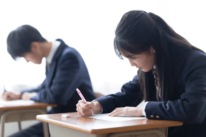 英検®2級を取得するメリットは？大学入試や就職で有利に