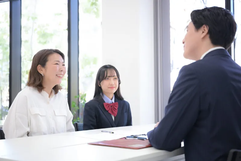 三者面談服装の正解は?保護者の好印象コーデとNG例を学習塾が解説