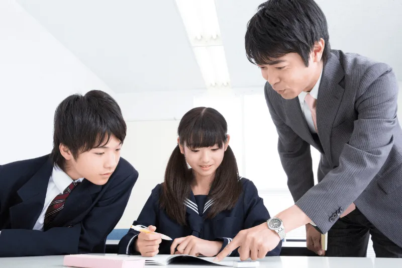 課題作文の書き方をマスターするならエディック・創造学園