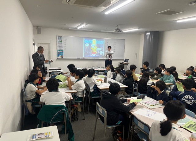 優勝チームには景品あり！先月小学部クイズ王より