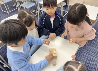 小学１年生★見えない積み木の数も数えられるかな？！