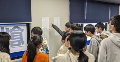 ▲早朝に実施したテストは昼食後に掲示、自分の位置を確認します！