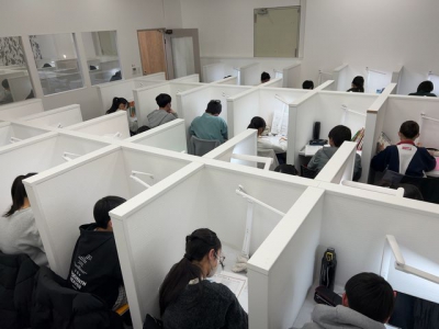 ▲フルリノベーションしたブース型自習室で集中して勉強に取り組める！