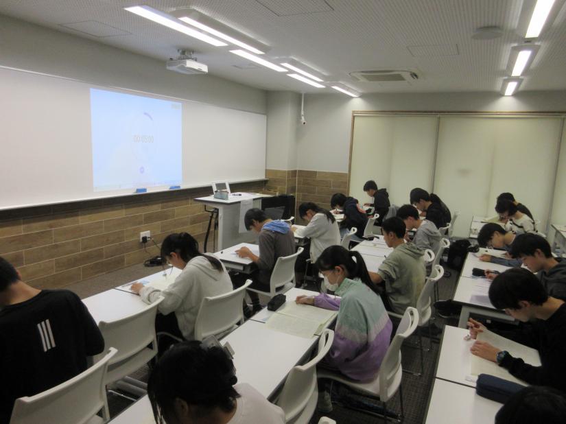 高等部「創学ゼミ」の教室で集合開催で実施！