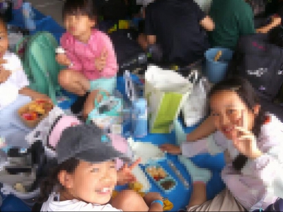 現地到着後まずはお弁当で腹ごしらえ！