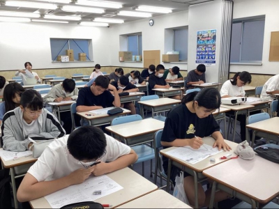 「プレテスト」各中学校別の予想問題を作成しています。