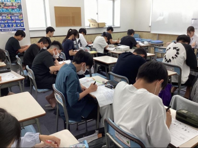 「8時間猛勉強会(モウパチ)」モウパチDay2！学校ワークが全部終わった生徒が増えてきました！
