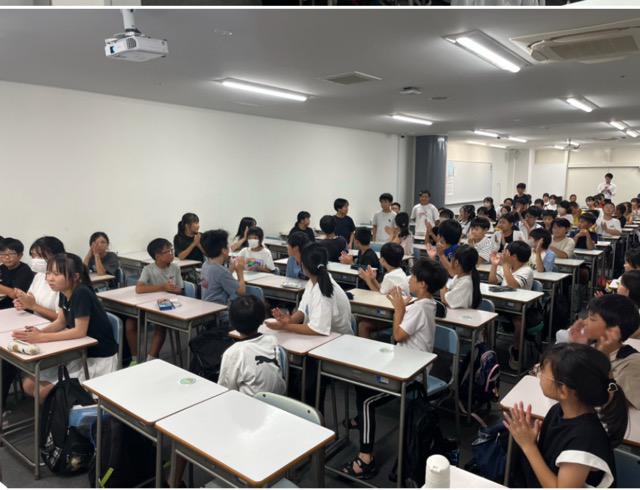 学年全員で努力を誉めたたえます