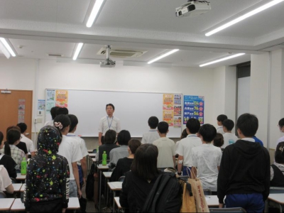 全員で元気よく挨拶をして授業スタート！