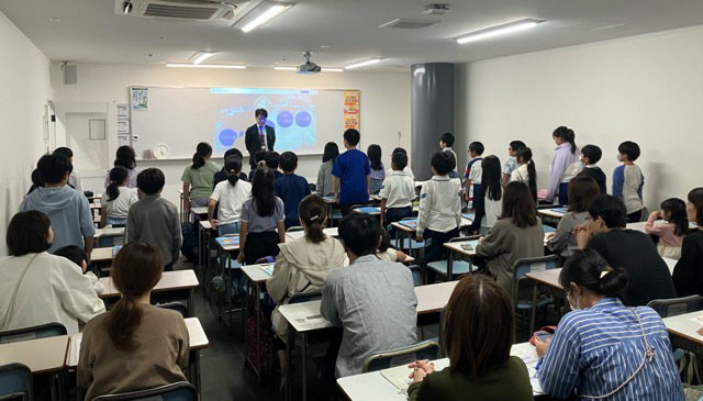 最初は元気に挨拶！算数は計算の工夫を扱いました