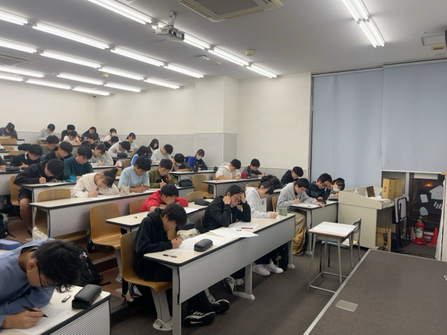 晩は通常授業で期末テスト範囲の学習！