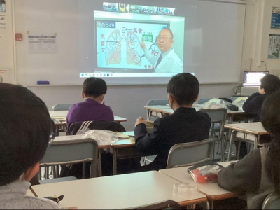 毎回の授業は 実験ラボから生中継♪