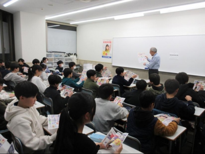 子どもたちも真剣に話を聞いています！