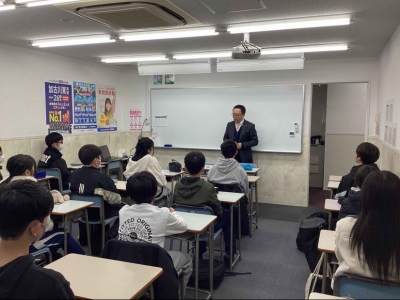 ▲新理系担当の原口淳先生