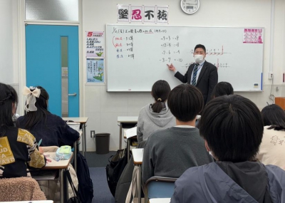 中学生はトップ校進学コース・特進コースの2クラス編成で授業しています!