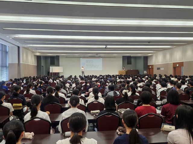 ▲開会式の様子（西神南校が参加する大阪会場）
