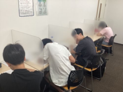 自習室は常に満席でした。