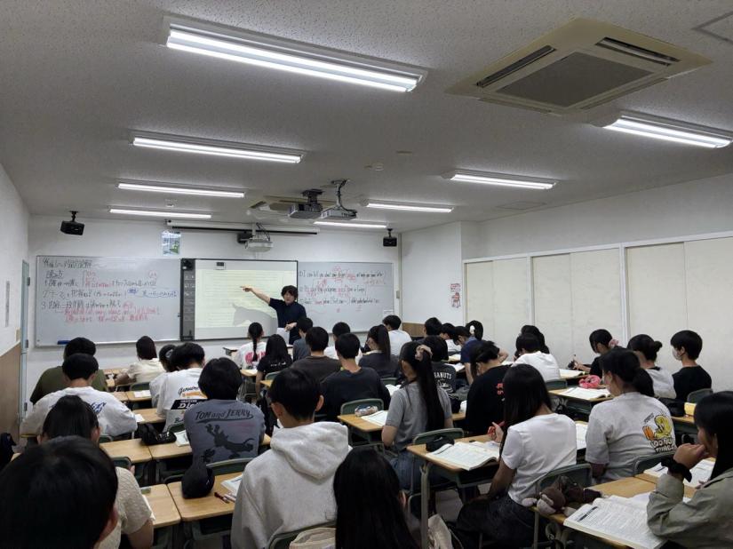山下校長が突破ゼミに参戦！三田本部校の生徒と切磋琢磨しております