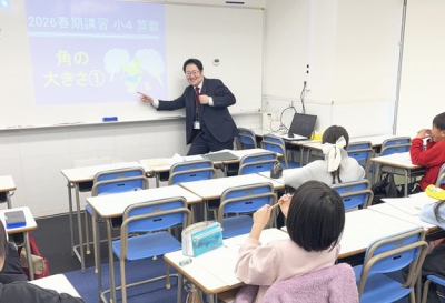 松田先生の授業は熱血で楽しいと評判です。