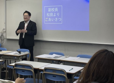 本年度より着任した松田副校長から保護者の方に改めてご挨拶をしている1コマです。数学の勉強の重要ポイントもお話をしています。