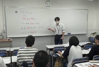 当校の卒塾生でもある船津先生。生徒の気持ちに寄り添い、本気でぶつかる熱い授業です。