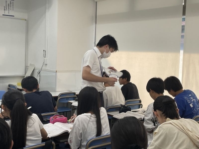 圧倒的な指導力！生徒の成績アップを叶える数学の高橋先生の先生も甲南山手校の塾生でした。