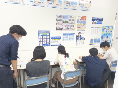 中学3年生の頑張る後ろ姿。先生の熱い気持ちが伝わります。