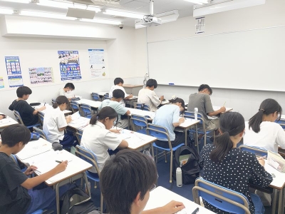 ピンと張り詰めた空気感！本番さながらの「良い緊張感」の中で学習を進めています。