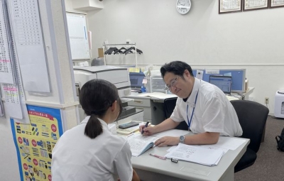 理科・数学は松田副校長が担当。本庄中学校の課題内容に合わせて、丁寧かつ的確に指導します。