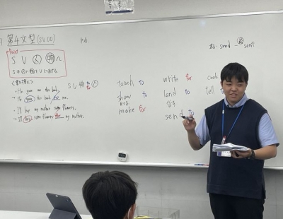 多教科を網羅する、甲南山手校の頼れる大原先生！生徒一人ひとりの弱点や学校ごとの傾向に寄り添い、丁寧に指導します。