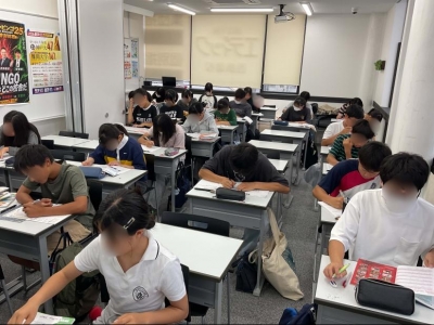 複数の講師が連携し、生徒一人ひとりに寄り添った丁寧な指導を心がけております。