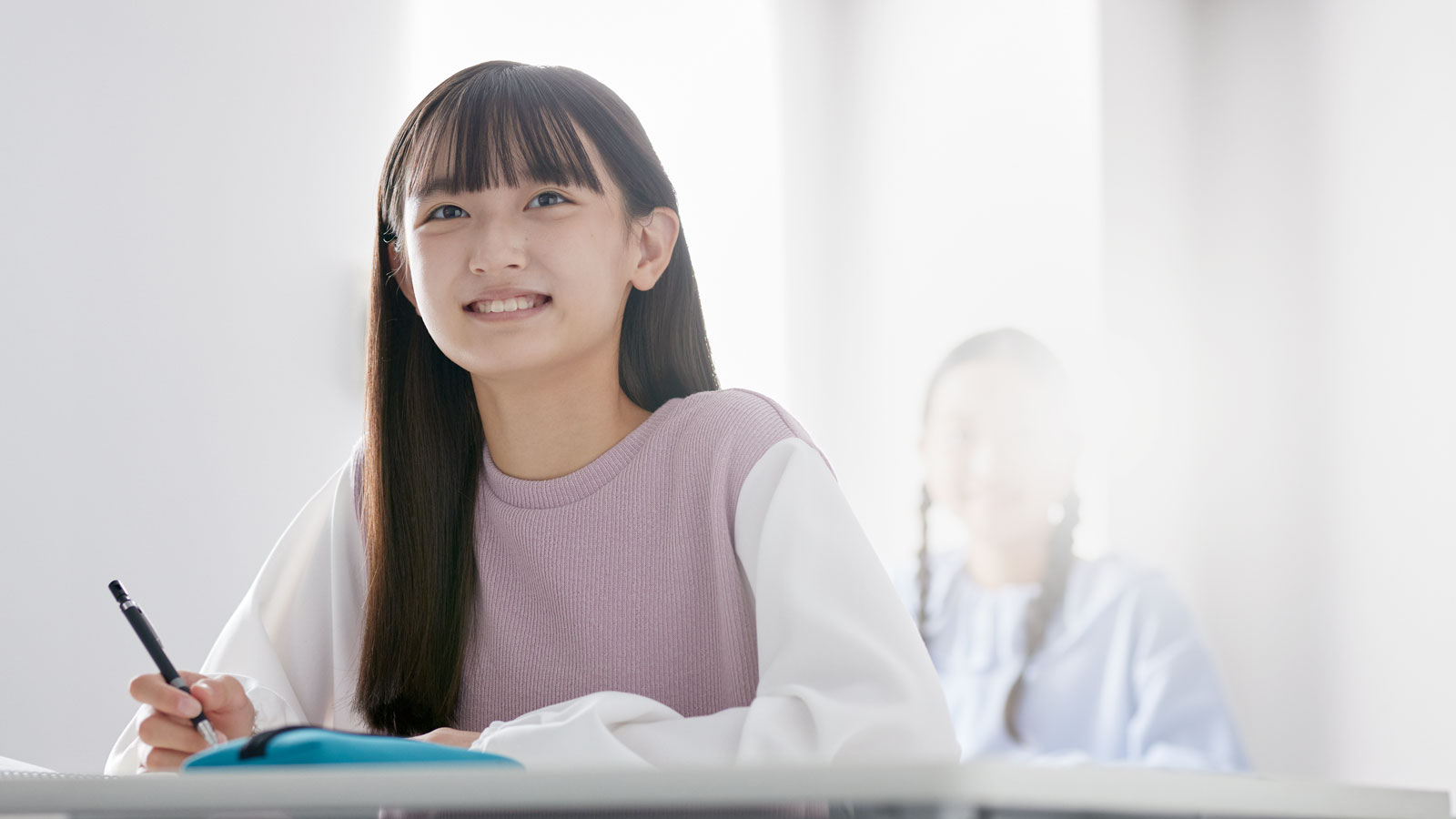 学習する中学生